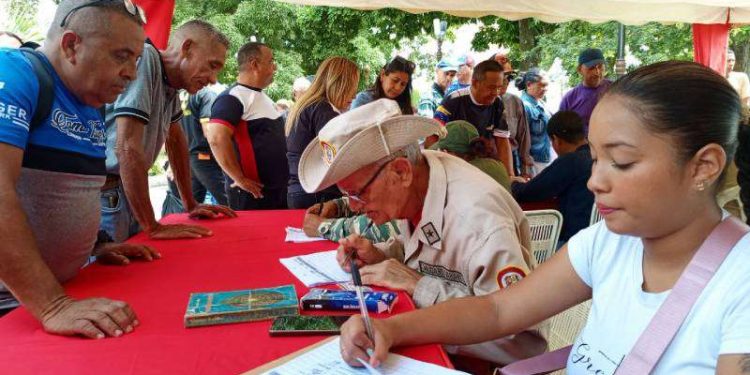 Venezolanos se incorporan masivamente a la Milicia Bolivariana en defensa de la soberanía nacional este viernes y sábado