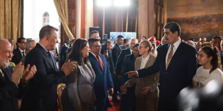 Presidente Maduro preside acto en defensa de la soberanía y la paz de Venezuela en el Palacio Federal Legislativo