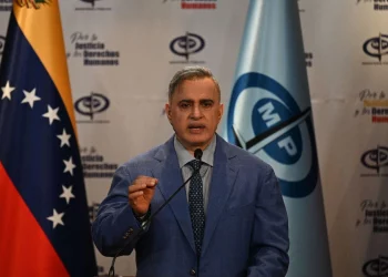 Madre venezolana denuncia violencia y solicita ayuda al Fiscal General para proteger a su hijo