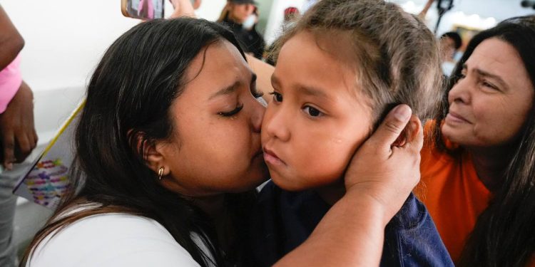 Venezuela rescata a 6 niños secuestrados en EE.UU. y repatrió a 194 connacionales en el Plan Vuelta a la Patria