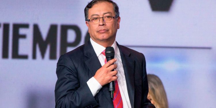 Presidente Petro califica al «Cartel de los Soles» como una «excusa ficticia» de la extrema derecha 
