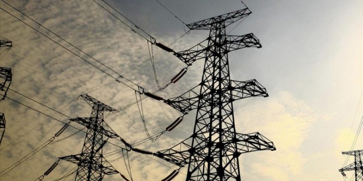 Corpoelec restablece servicio eléctrico en la Gran Caracas tras falla por onda tropical
