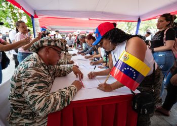 General en Jefe Padrino López destaca “efervescencia total del pueblo” durante jornada de alistamiento de la Milicia Nacional Bolivariana
