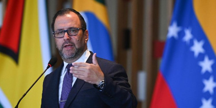 Canciller de Venezuela rechaza militarización de la región y destaca: “América Latina no tolerará carreras armamentistas”