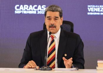 Presidente Maduro denuncia que ocho buques de guerra, 1200 misiles y un submarino nuclear de EEUU apuntan a Venezuela lo que constituye la máxima amenaza para América Latina en su historia