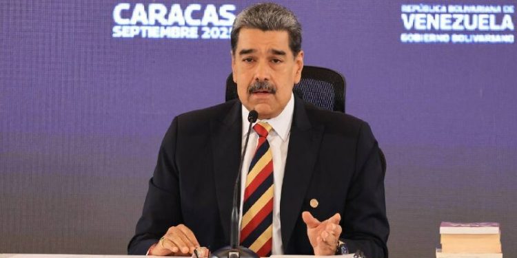 Presidente Maduro denuncia que ocho buques de guerra, 1200 misiles y un submarino nuclear de EEUU apuntan a Venezuela lo que constituye la máxima amenaza para América Latina en su historia