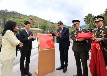 Presidente Maduro inaugura monumento en conmemoración del 80º aniversario de la victoria de China
