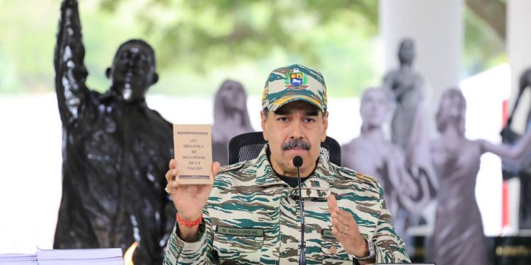 Presidente Maduro da inicio a la activación de las Unidades Comunales Milicianas al Combate en todo el país