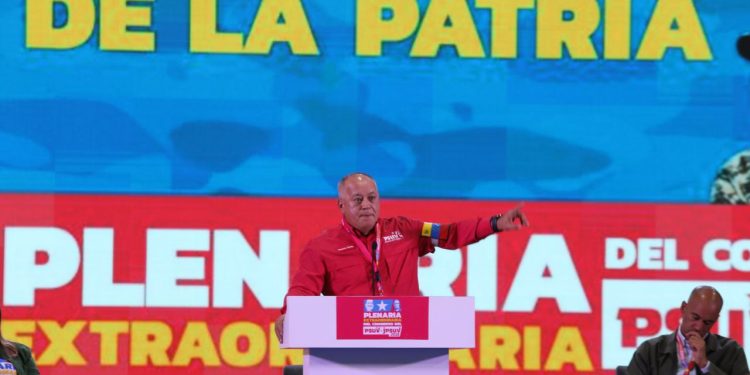 Diosdado Cabello denuncia campaña de mentiras del «imperialismo» contra Venezuela, comparándola con el caso de Irak