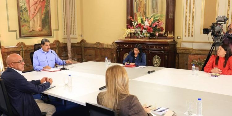 Presidente Maduro encabezó una Reunión Conjunta del Comité Ejecutivo del Consejo de Estado 1 MADURO3 2
