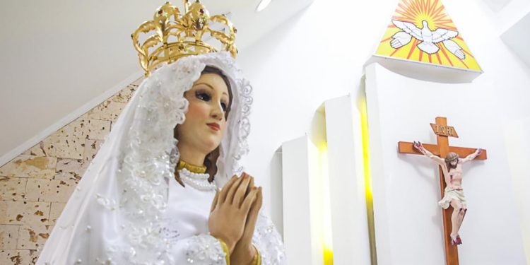 Bajo el manto de la medianoche: La Esperanza inicia su fiesta en el Valle