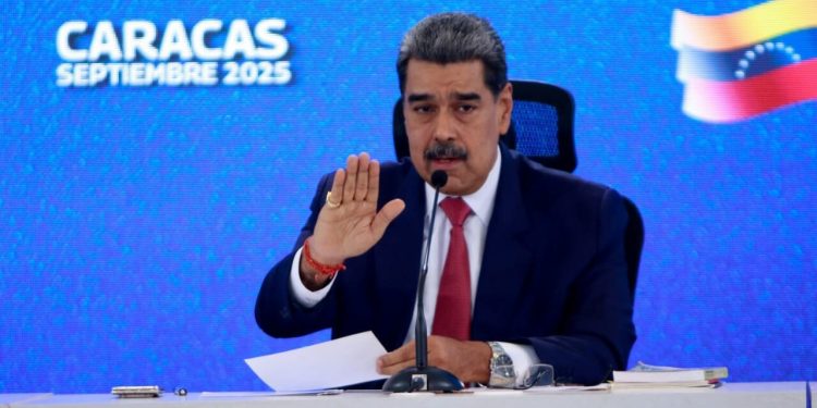 Presidente venezolano reveló haber sido amenazado junto a miembros de su gabinete