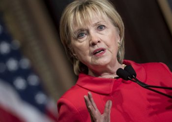 Hillary Clinton compara agresiones de Trump en el Caribe con las del expresidente filipino Rodrigo