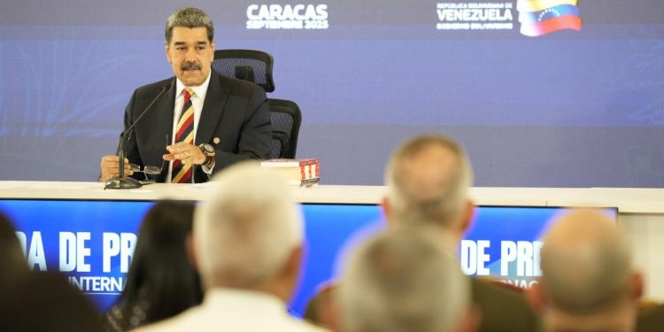 “Ante la máxima presión, máxima preparación para la defensa de Venezuela”