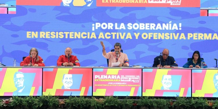 Presidente Maduro instruye al PSUV a prepararse para una «lucha armada» ante posible agresión de EE.UU.