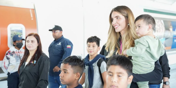 Venezuela recibe a cuatro niños repatriados mediante la Misión Vuelta a la Patria