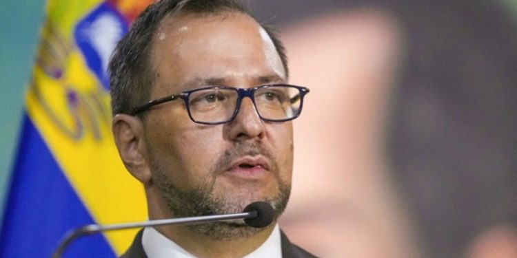 Canciller Yván Gil exige retiro inmediato de buques y tropas de EEUU del Caribe por violar Zona de Paz