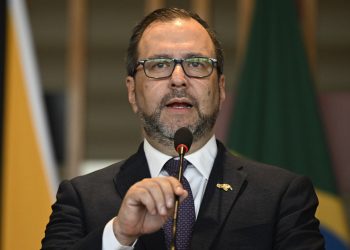 Canciller Gil denuncia la «amenaza del uso de la fuerza» de EE.UU