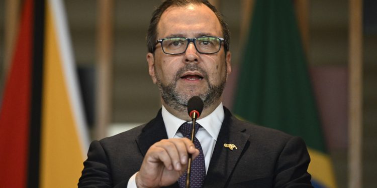 Canciller Gil denuncia la «amenaza del uso de la fuerza» de EE.UU