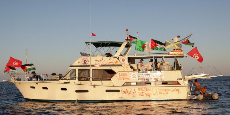 Las fuerzas israelíes detienen a 473 activistas humanitarios y los trasladan a una prisión en el desierto ante el riesgo de deportación inminente
