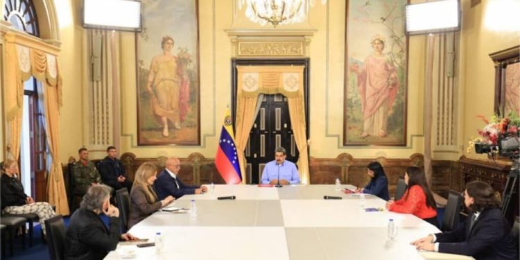 Cuatro Temas | Afuera hay conmoción… y abyección también 1 Cuatro Temas | Afuera hay conmoción… y abyección también