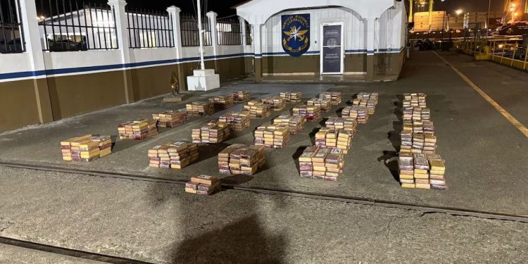 Panamá incauta 40 paquetes de droga que iban a España provenientes de Ecuador