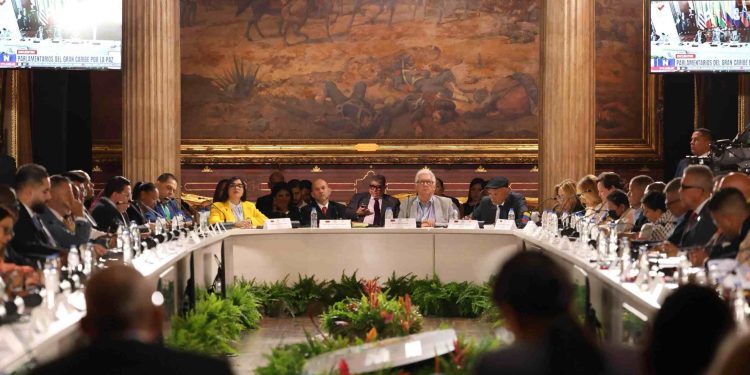 Parlamentarios del Gran Caribe se unen para declarar la región «Zona de Paz» y rechazar agresión militar de EE. UU.