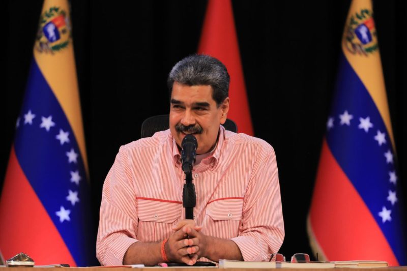 Maduro califica elecciones comunales como una hazaña de la democracia directa 2 4924870172208728894