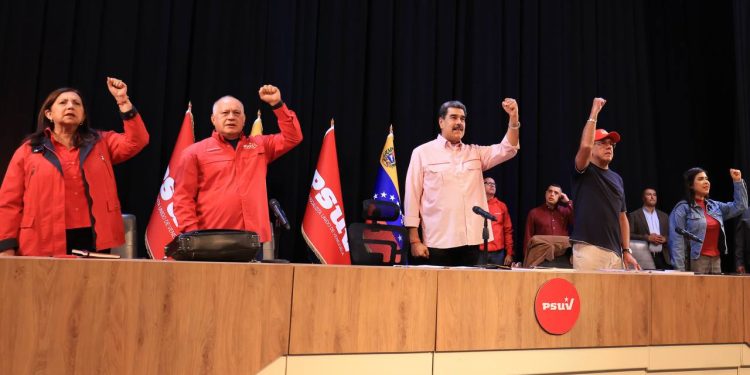 Maduro califica elecciones comunales como una hazaña de la democracia directa 1 Maduro califica elecciones comunales como una hazaña de la democracia directa