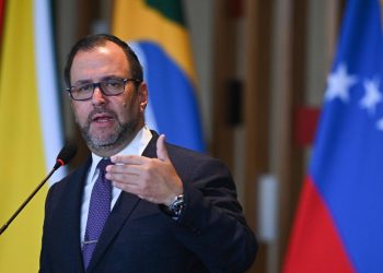 Canciller Gil asegura que «ni un euro » de la ayuda europea llega al pueblo venezolano