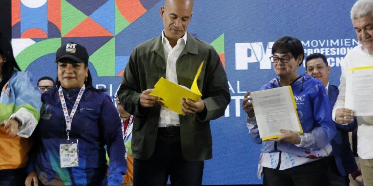 Profesionales y técnicos entregaron propuestas de su proceso constituyente