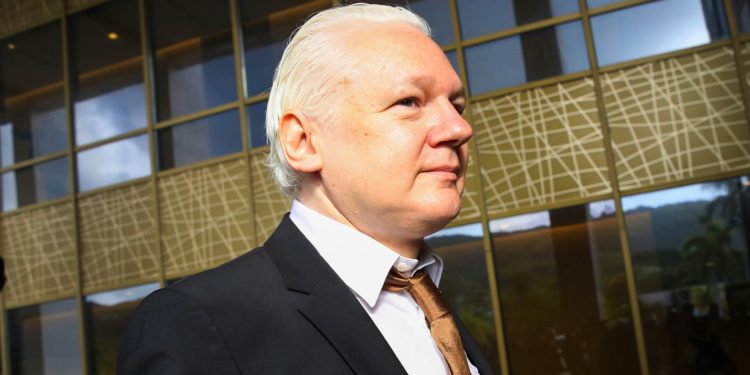Assange denuncia a la Fundación Nobel ante la CPI por financiar la «escalada bélica» en el Caribe
