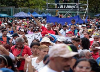 Venezolanos marchan para juramentar a los Comandos de Comunidades Bolivarianos Integrales (CCBI)