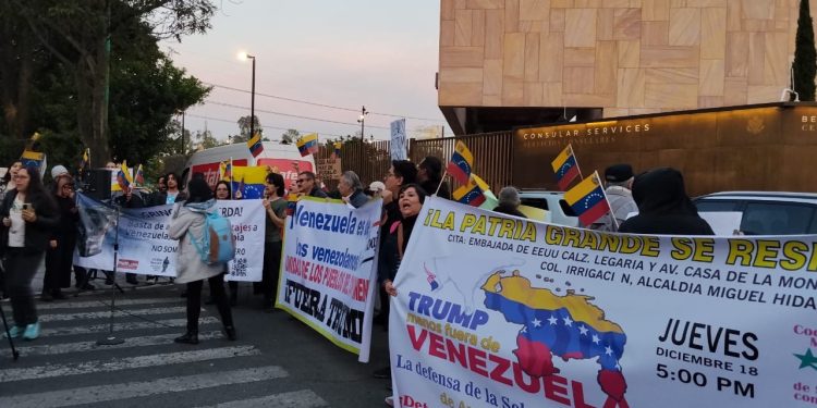 Movimientos sociales en México se movilizan frente a la embajada de EEUU en rechazo al bloqueo contra Venezuela