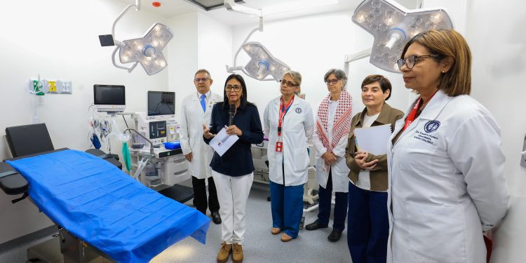 Gobierno Bolivariano activa nuevo Servicio de Nefrología de 1.000 m² en el Hospital Universitario de Caracas