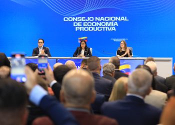 Rodríguez anuncia reformas de leyes económicas y de hidrocarburos