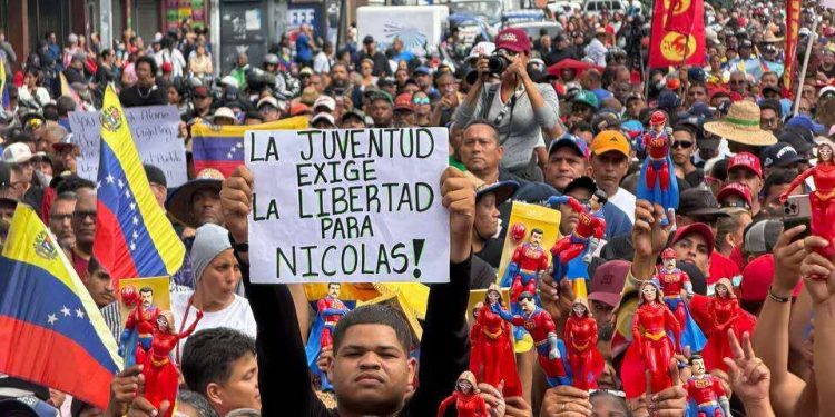 Pueblo en la calle exige liberación del Presidente Maduro
