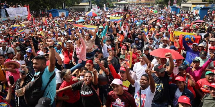 Juventud venezolana se moviliza en Caracas para exigir retorno inmediato de Maduro y Cilia