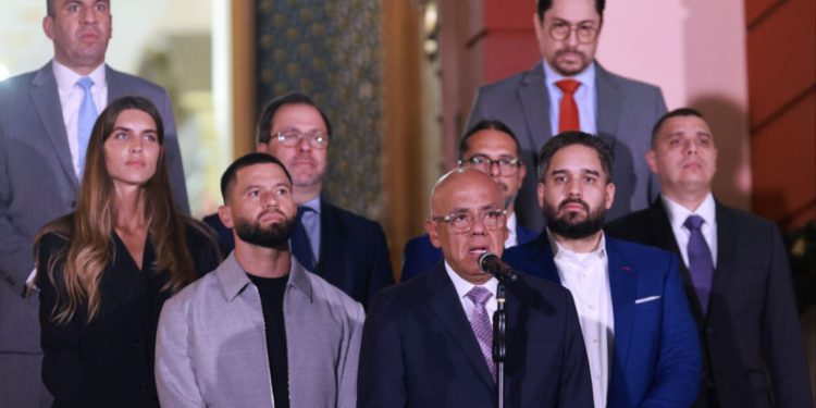 Venezuela instala Comisión de Alto Nivel para la liberación del presidente Nicolás Maduro y Cilia Flores