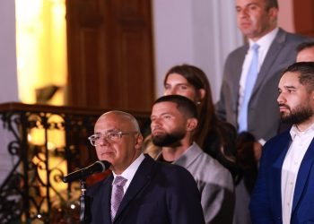 Venezuela desplegará ofensiva jurídica y diplomática sin límites para liberar a Presidente Maduro y Flores