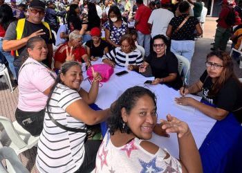 Inicia en todo el país recolección de cartas en apoyo al presidente Maduro y la primera dama Cilia Flores