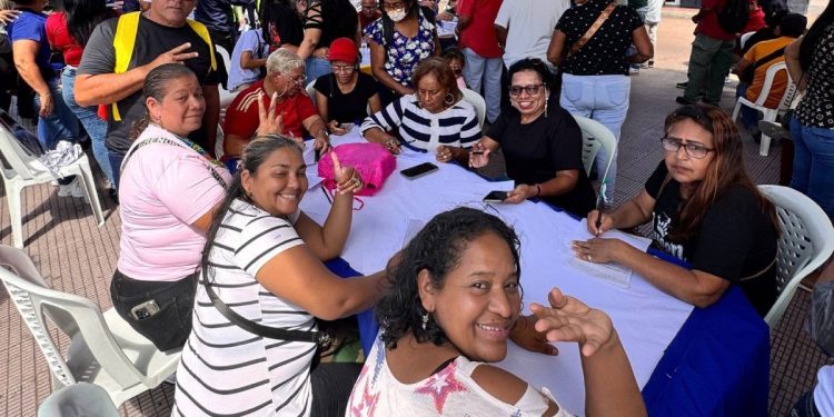 Inicia en todo el país recolección de cartas en apoyo al presidente Maduro y la primera dama Cilia Flores