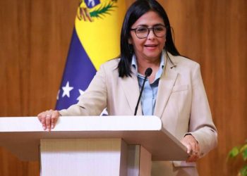 Ministro Ñáñez aclara que no está previsto viaje de la Presidenta (E)  al extranjero