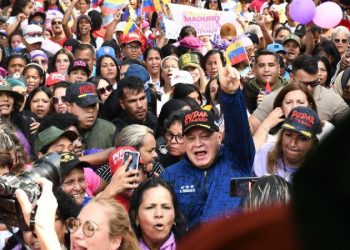 Diosdado Cabello exalta el coraje de la primera combatiente Cilia Flores: “Si se lo van a llevar a él, me tienen que llevar a mí también”