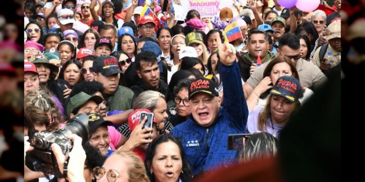 Diosdado Cabello exalta el coraje de la primera combatiente Cilia Flores: “Si se lo van a llevar a él, me tienen que llevar a mí también”