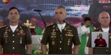 El ministro de la Defensa condecora a héroes de la Patria y denuncia el ataque y secuestro del presidente Maduro y la primera dama Cilia Flores