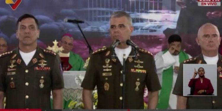 El ministro de la Defensa condecora a héroes de la Patria y denuncia el ataque y secuestro del presidente Maduro y la primera dama Cilia Flores