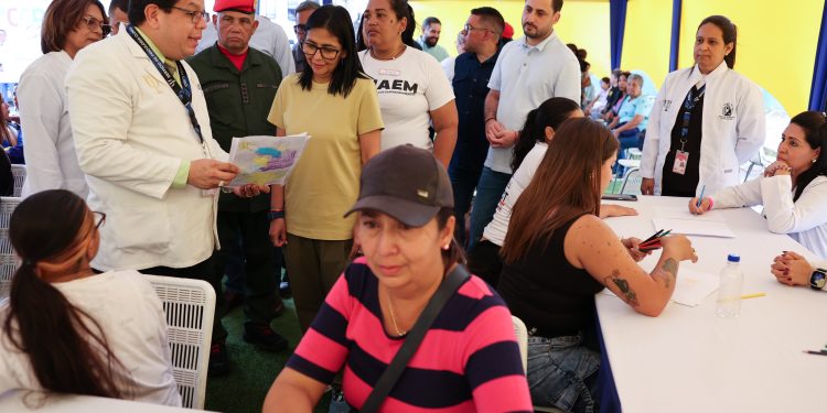 Presidenta (E) Delcy Rodríguez encabezó jornada de atención integral desde Fuerte Tiuna