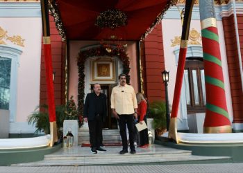 Presidente Maduro denuncia ante Ramonet Amenazas de EE.UU. son un delito internacional
