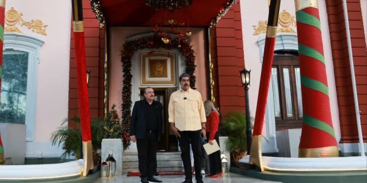 Presidente Maduro denuncia ante Ramonet Amenazas de EE.UU. son un delito internacional